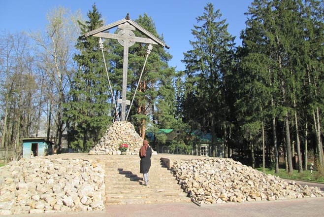 https://themoscowtimes.com/articles/mass-grave-in-moscow-suburbs-is-among-russias-holiest-sites-35106