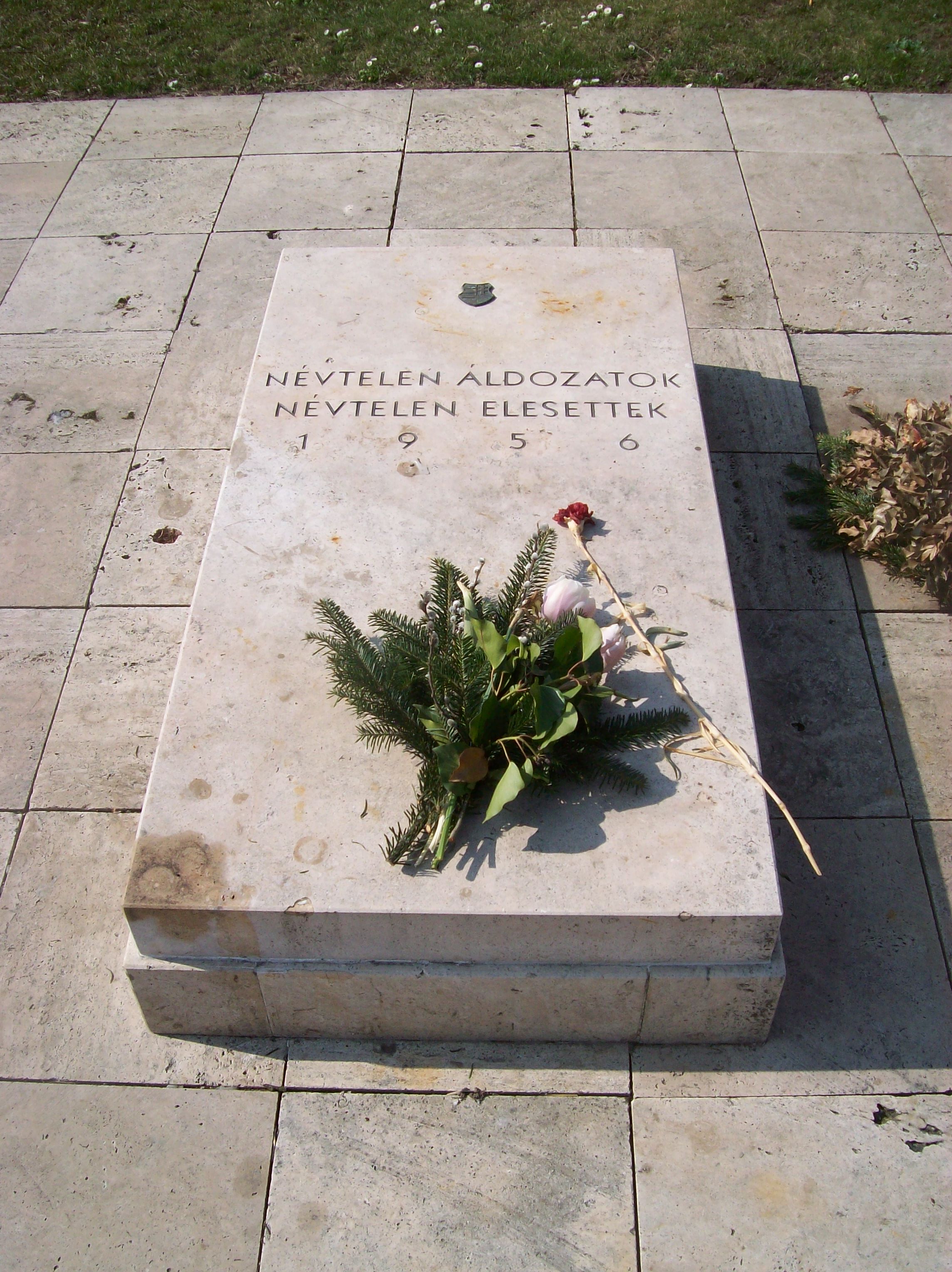 Tomb commemorating the anonymous victims of the revolution